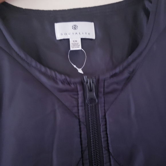 Socialite | Mae Black Packable Quilted Puffer Vest - Black S/M Like NEW - Picture 7 of 10
